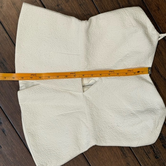 RW&CO. White Textured cut out Camisole Top size medium - Picture 4 of 6